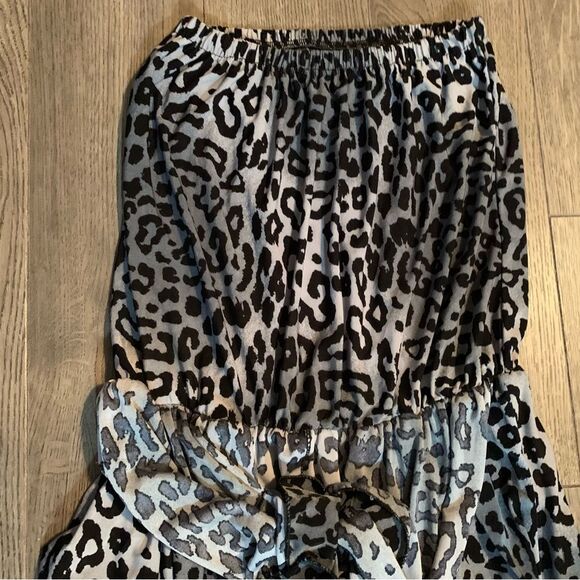 Leopard Halter Jumpsuit XS Stretch Fabric Black white Super Cute No tags. - Picture 9 of 14